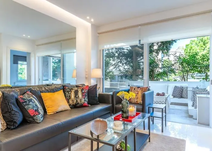 Hidden Gem: 2Br Artistic Retreat In Glyfada Center