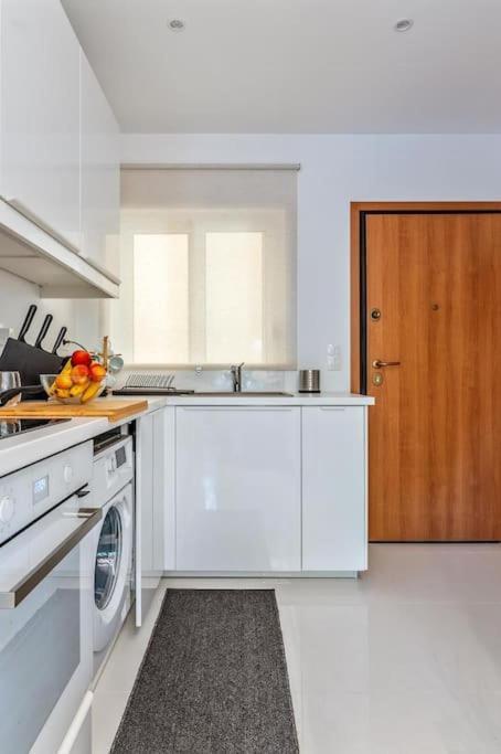 Hidden Gem: 2br Artistic Retreat In Glyfada Center Apartment