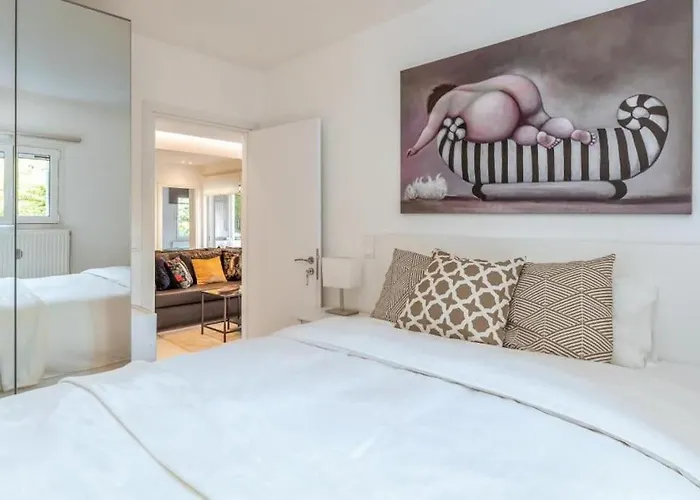 Hidden Gem: 2Br Artistic Retreat In Glyfada Center
