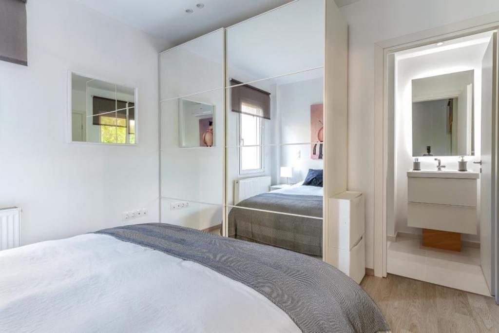 Hidden Gem: 2br Artistic Retreat In Glyfada Center