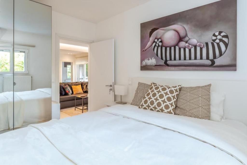 Hidden Gem: 2br Artistic Retreat In Glyfada Center Apartment Athens