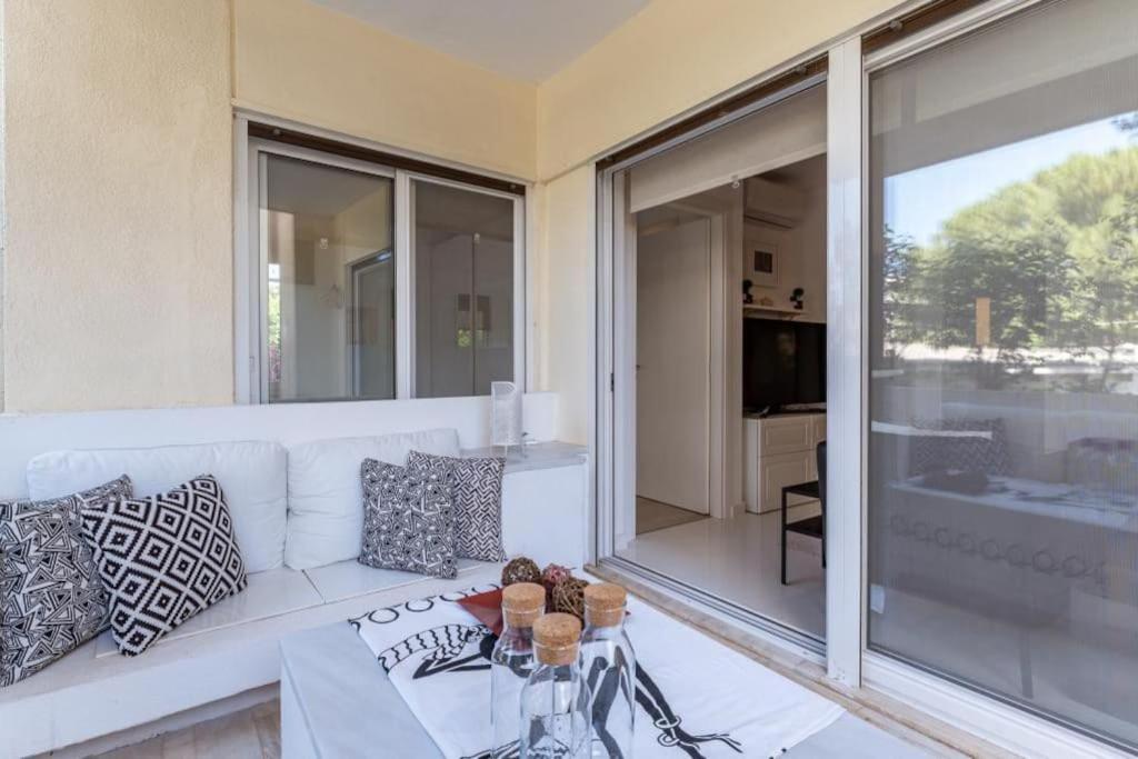 Hidden Gem: 2br Artistic Retreat In Glyfada Center Apartment