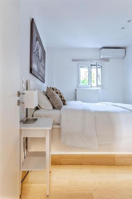 Apartment Hidden Gem: 2br Artistic Retreat In Glyfada Center *