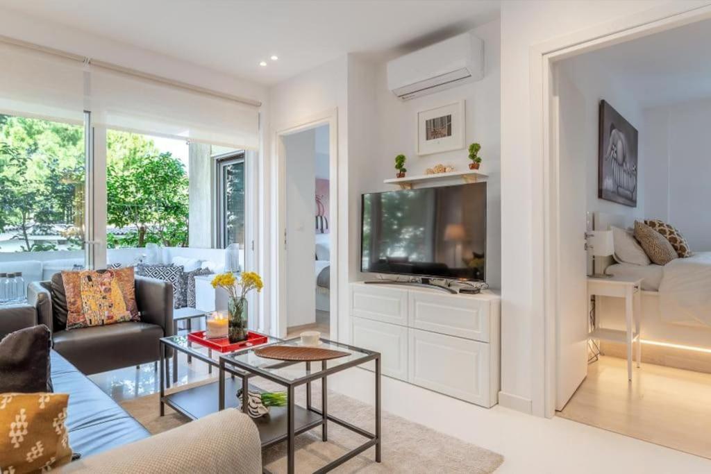 Hidden Gem: 2br Artistic Retreat In Glyfada Center * Athens